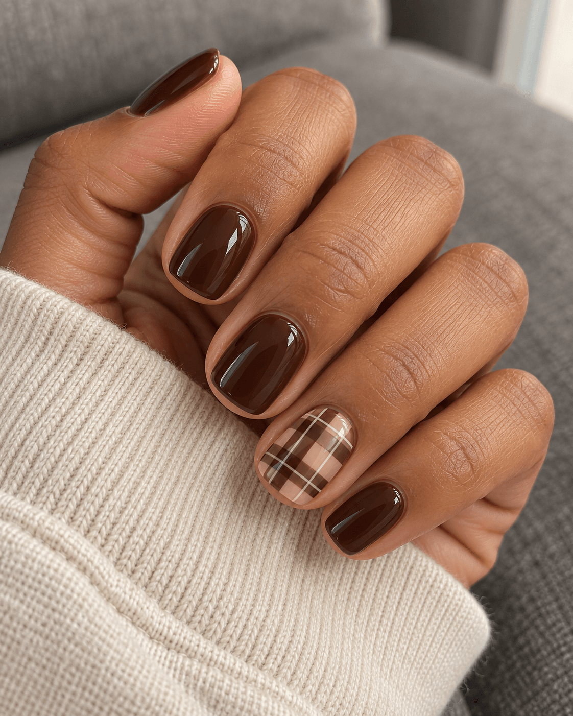 One oatmeal plaid ring nail per hand; chocolate solids elsewhere; broad open squares and one fine cream detail